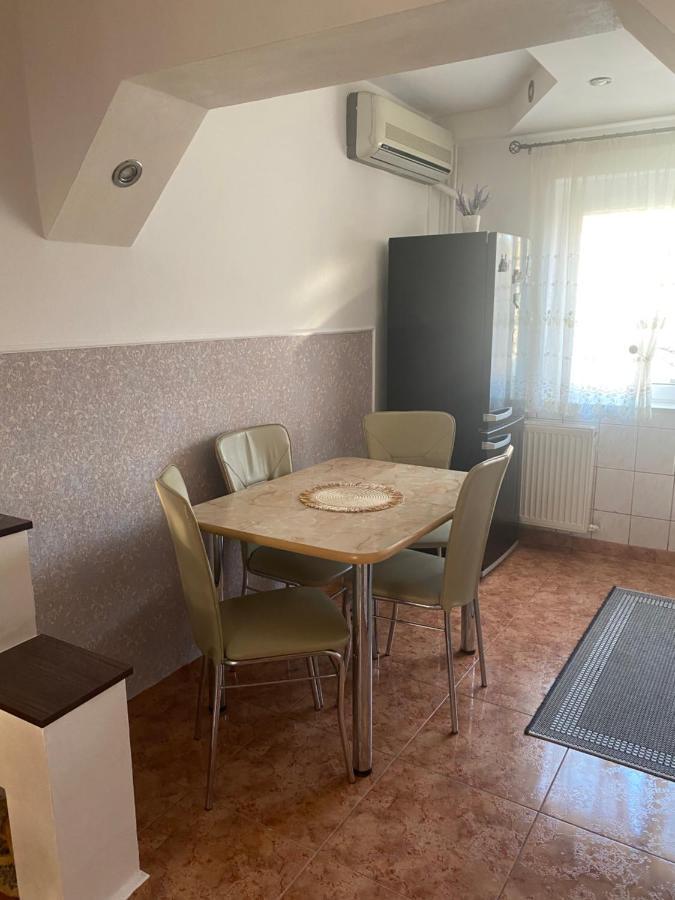 Apartament Regim Hotelier Oradea Exteriör bild